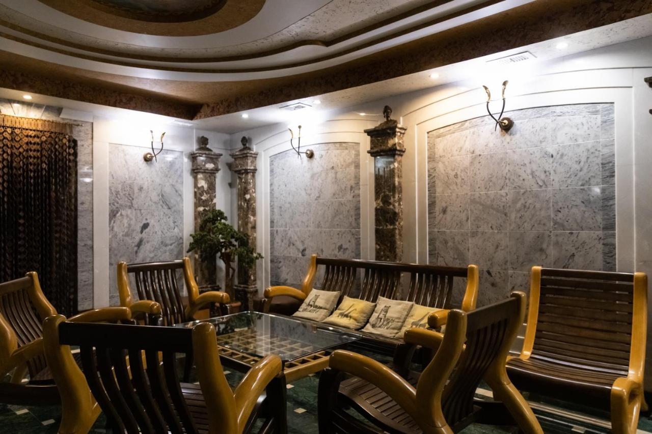 Hotel "Mandarin Clubhouse" Jarkov Exterior foto
