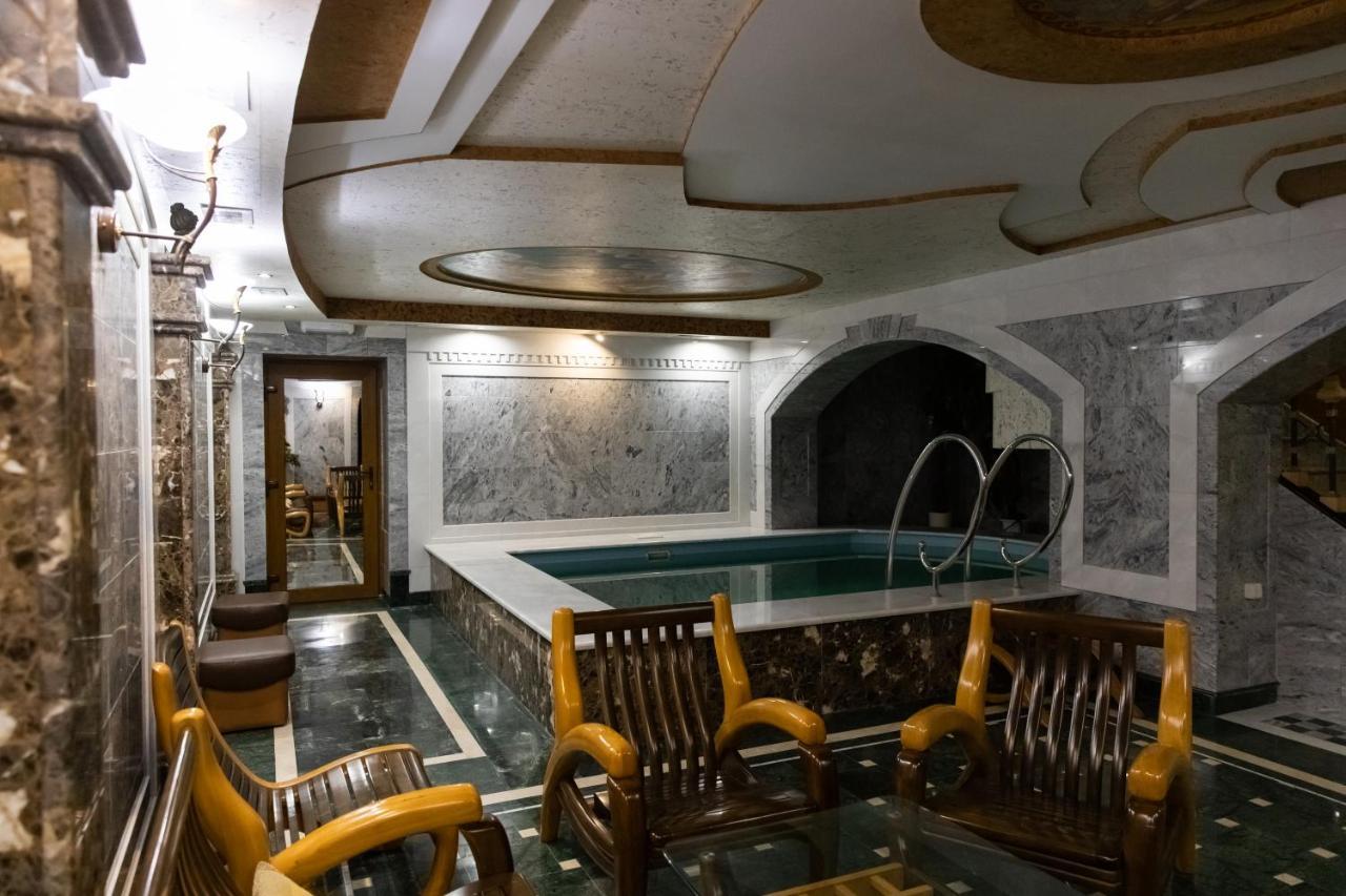 Hotel "Mandarin Clubhouse" Jarkov Exterior foto