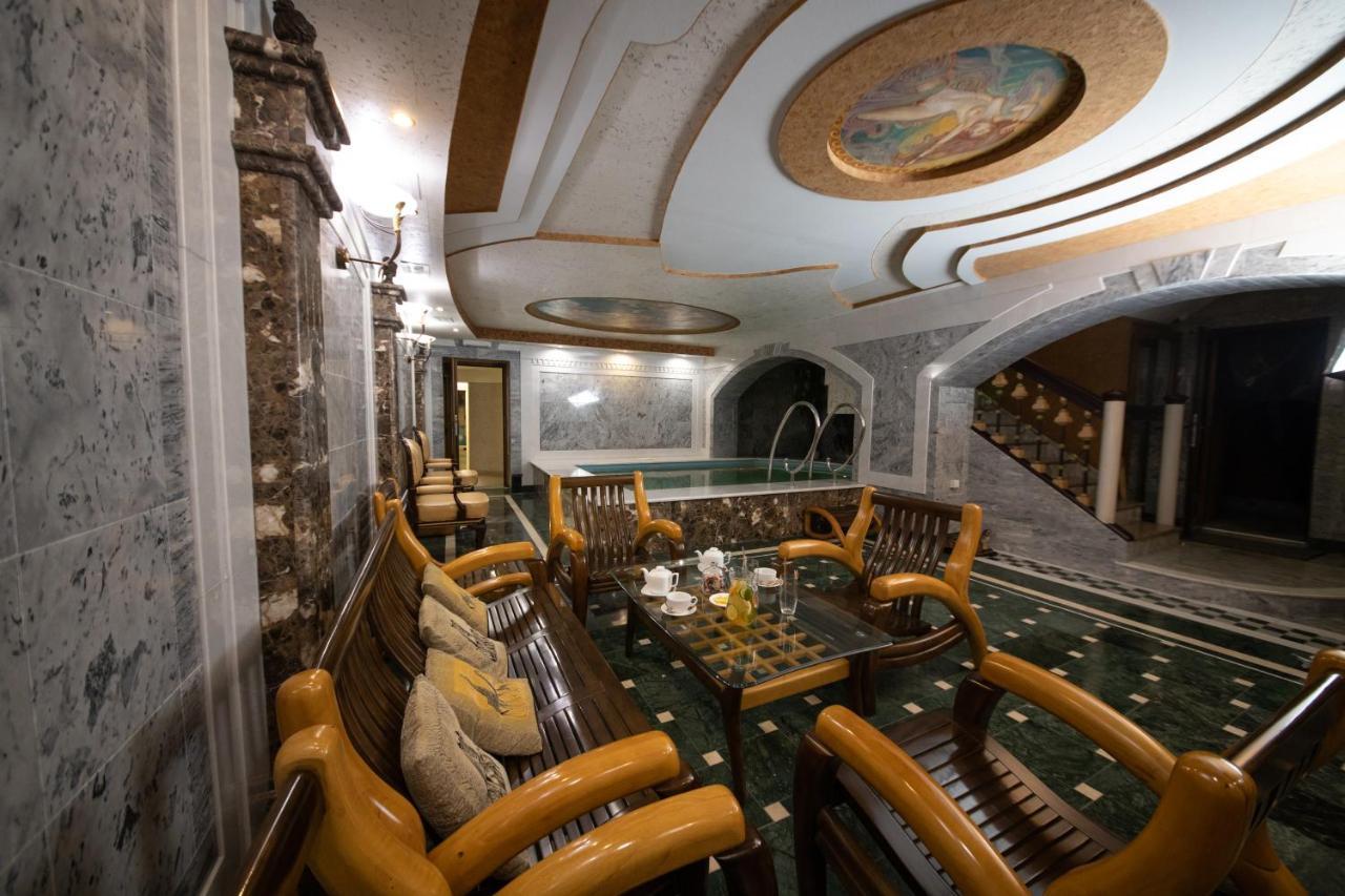 Hotel "Mandarin Clubhouse" Jarkov Exterior foto
