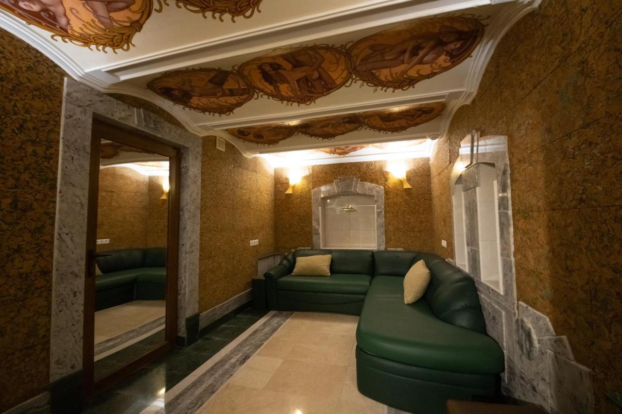 Hotel "Mandarin Clubhouse" Jarkov Exterior foto
