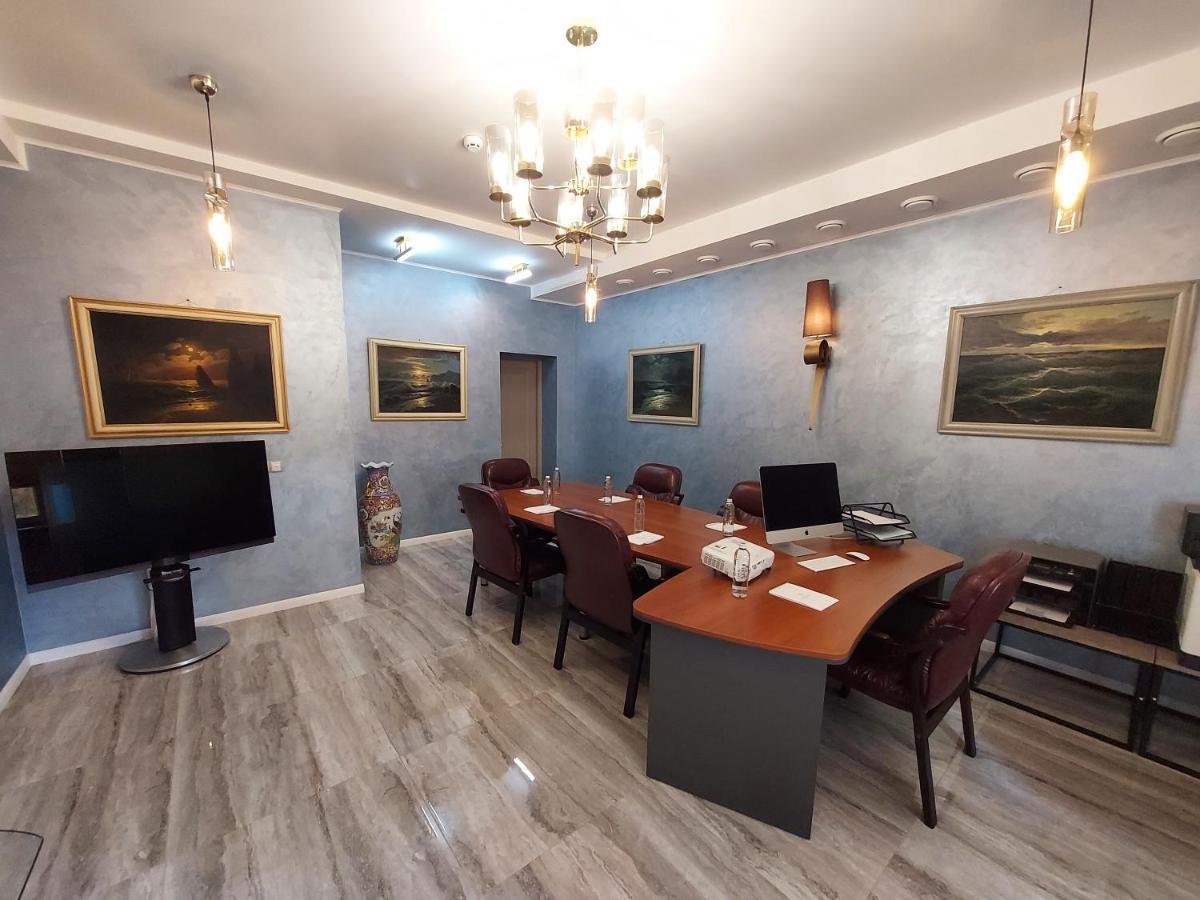 Hotel "Mandarin Clubhouse" Jarkov Exterior foto