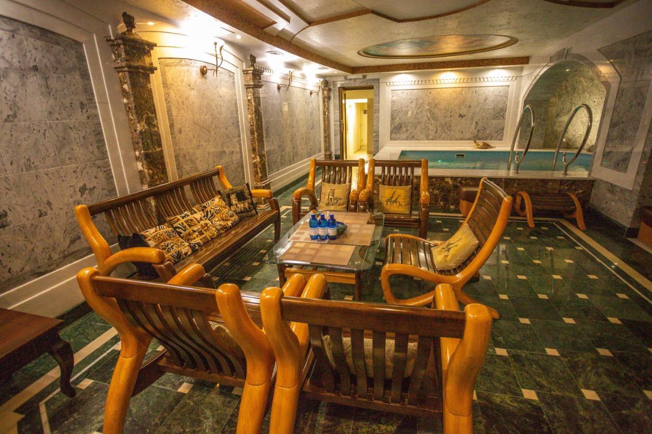 Hotel "Mandarin Clubhouse" Jarkov Exterior foto