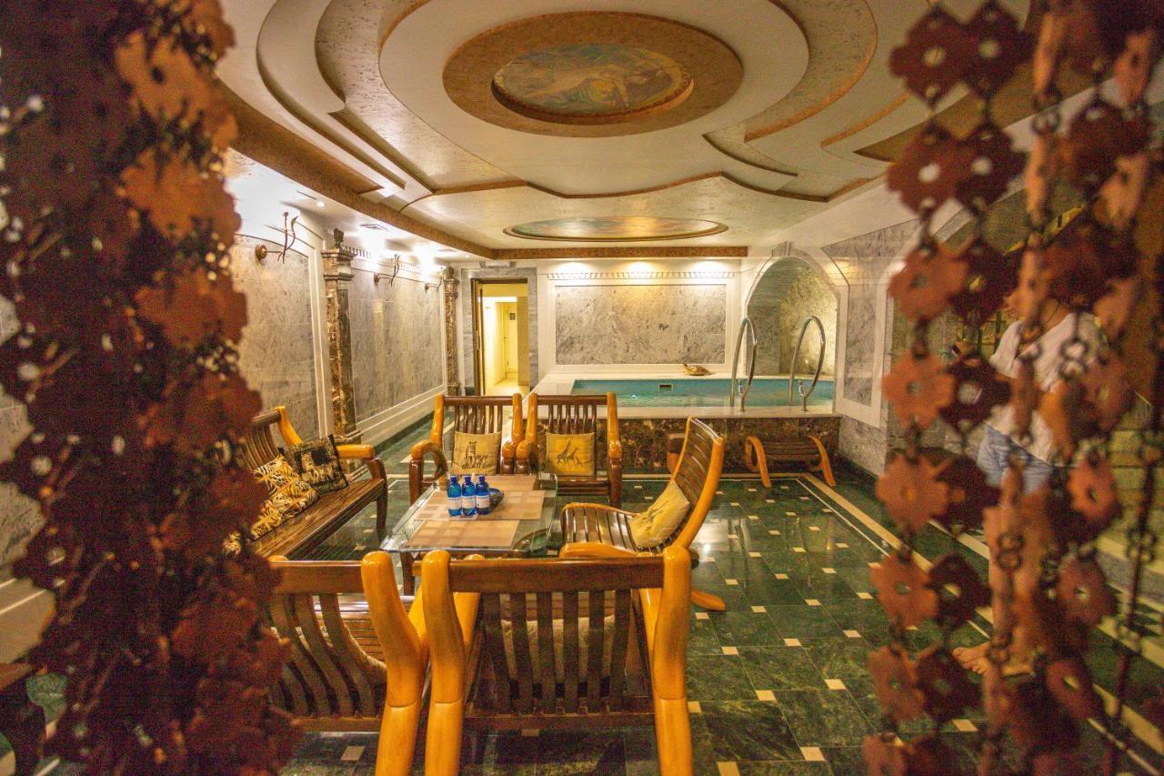 Hotel "Mandarin Clubhouse" Jarkov Exterior foto